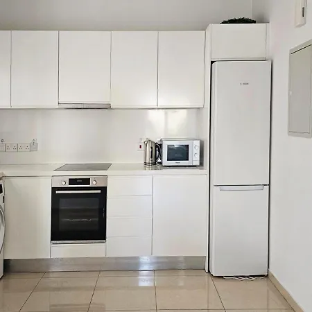 Phaedrus Living: Centre Luxury Flat Esperidon 201 Никосия